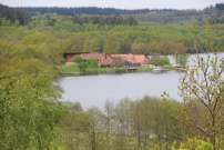 Vue de la base des Chabannes derrière le lac de Saint Pardoux